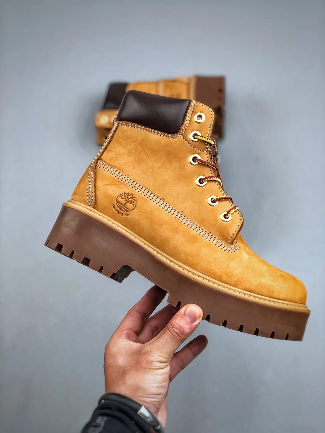 Local self-pickup💰640 supports in-store Timberland/Timberland outdoor high-top thick-soled casual shoes series. Guangdong factory quality. Original box and original packaging. 25ss new fashion trend. The fabric is made of Italian 🇮🇹 top-grade frosted fine-grained cowhide. It is paired with anti-odor and anti-corrosion genuine leather latex insoles to give you a perfect wearing experience. The quality is exquisite and durable. A must-have for beautiful women. It is specially designed to treat roughness. High-quality foot feel is first-class. Size: 35 35.5 36 37 37.5 38 38.5 39 40